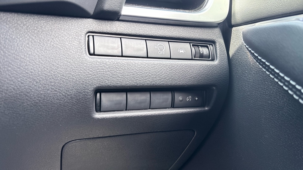 Nissan Qashqai 1.3 DiG-T MH 158 N-Connecta 5dr Xtronic Petrol Hatchback - Image 24