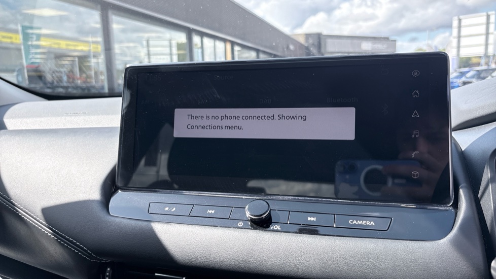 Nissan Qashqai 1.3 DiG-T MH 158 N-Connecta 5dr Xtronic Petrol Hatchback - Image 43