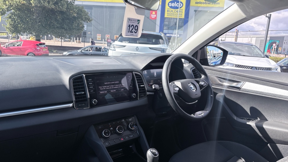 Skoda Karoq 1.5 TSI SE Drive 5dr Petrol Estate - Image 9