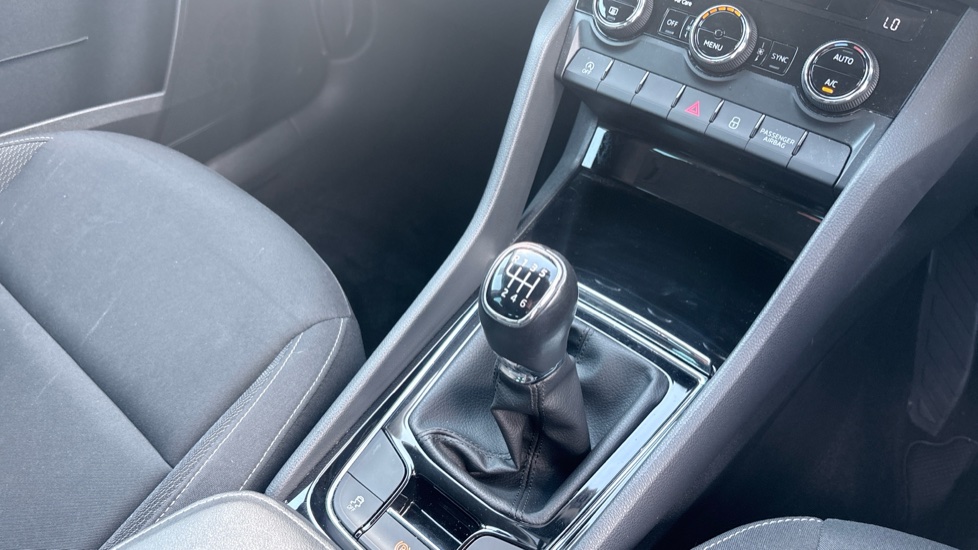 Skoda Karoq 1.5 TSI SE Drive 5dr Petrol Estate - Image 13