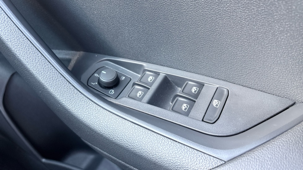 Skoda Karoq 1.5 TSI SE Drive 5dr Petrol Estate - Image 24
