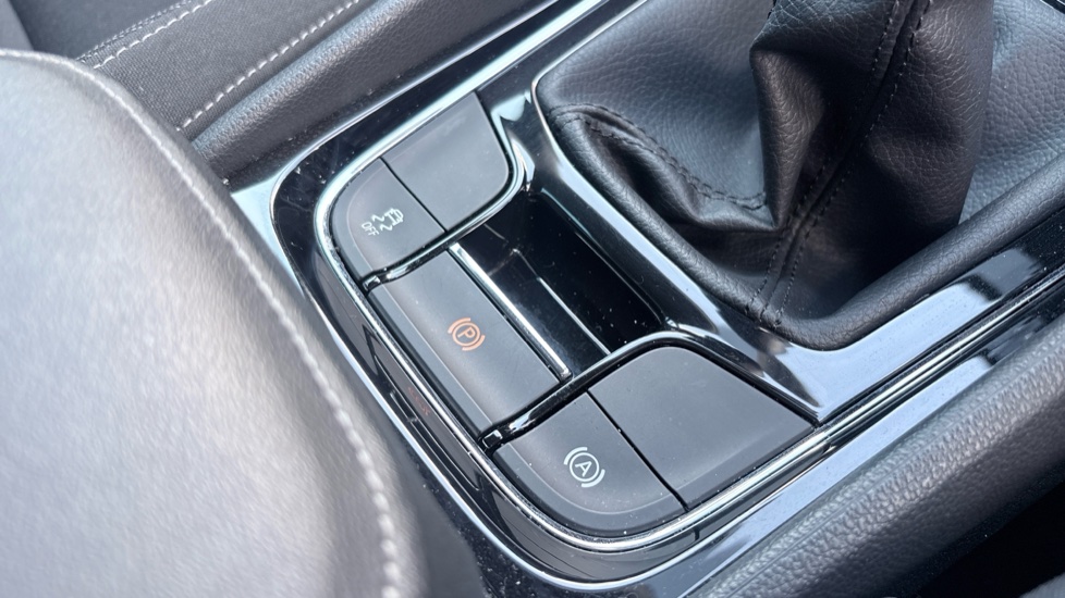 Skoda Karoq 1.5 TSI SE Drive 5dr Petrol Estate - Image 25