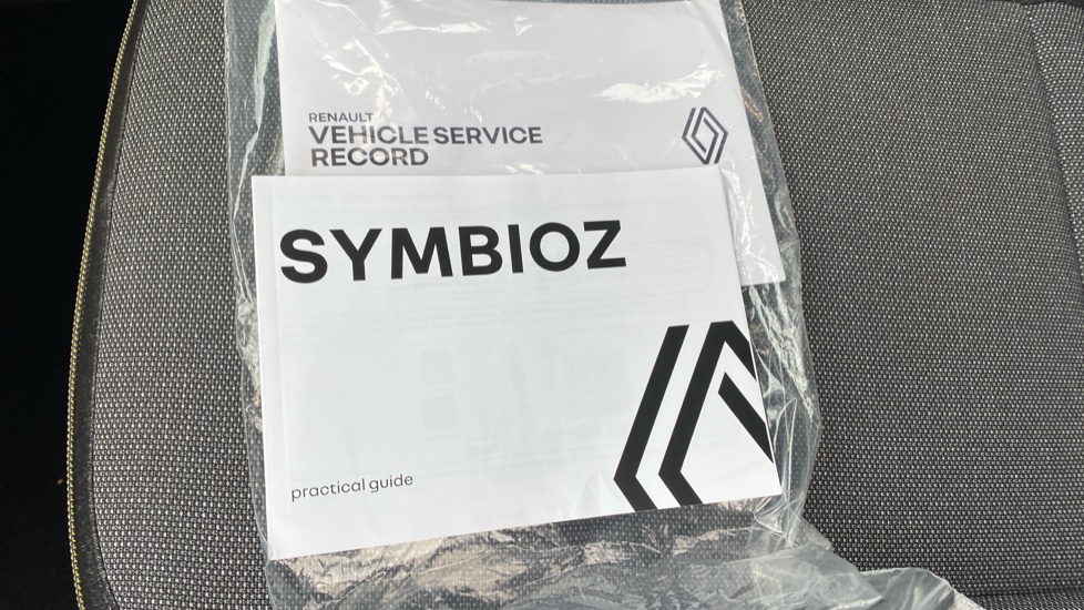 Renault Symbioz 1.8 E-Tech FHEV 160 Techno 5dr Auto Hybrid Estate - Image 19