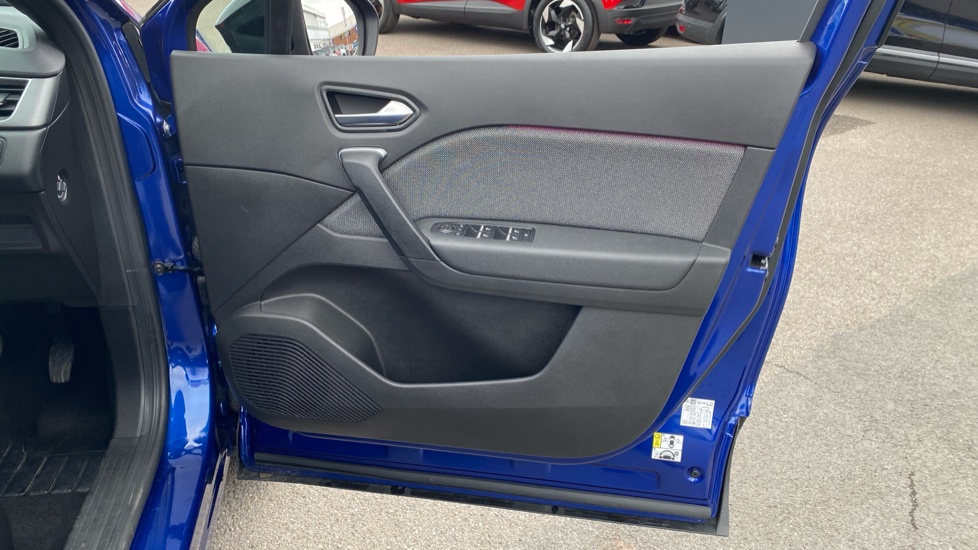 Renault Symbioz 1.8 E-Tech FHEV 160 Techno 5dr Auto Hybrid Estate - Image 35