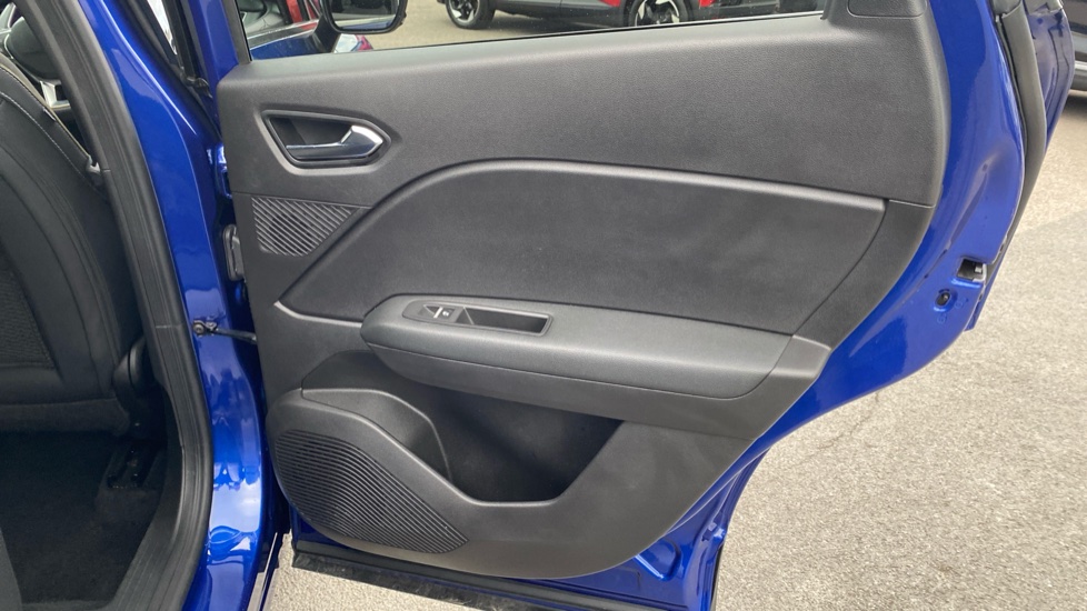Renault Symbioz 1.8 E-Tech FHEV 160 Techno 5dr Auto Hybrid Estate - Image 36