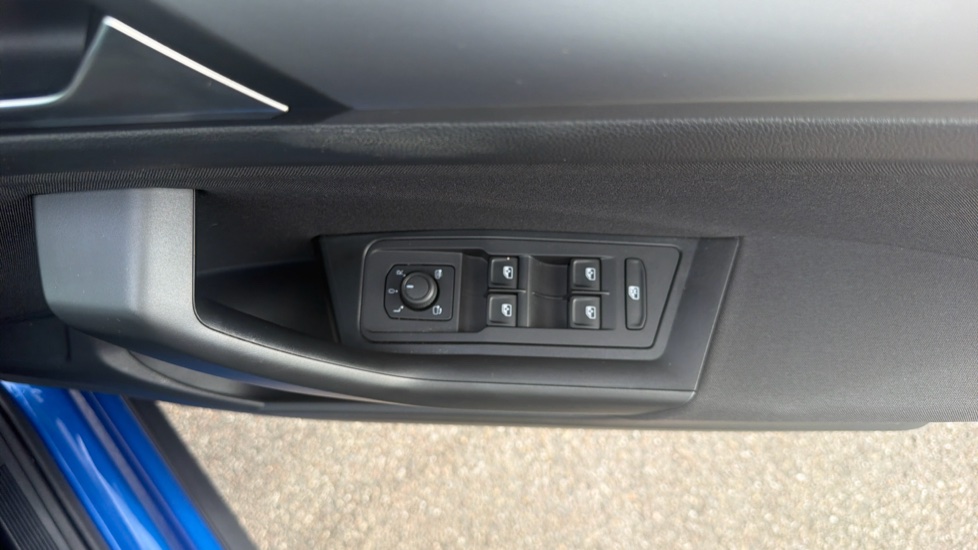 Volkswagen T-Roc 1.0 TSI Life 5dr Petrol Hatchback - Image 22