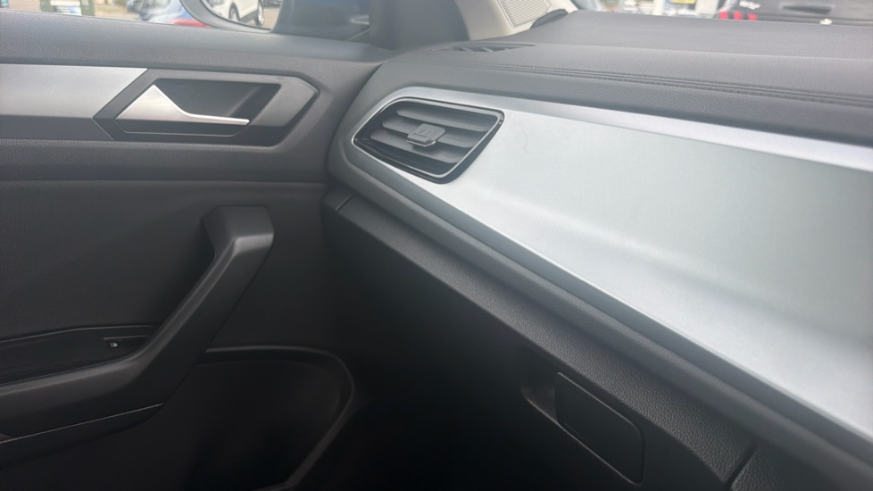 Volkswagen T-Roc 1.0 TSI Life 5dr Petrol Hatchback - Image 31