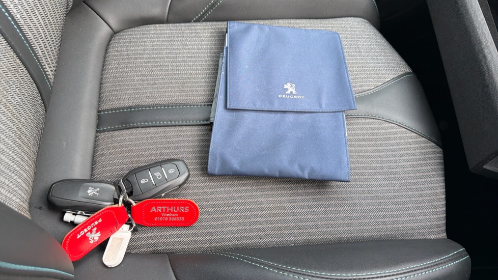 Peugeot 5008 1.5 BlueHDi Allure Premium 5dr Diesel Estate - Image 19