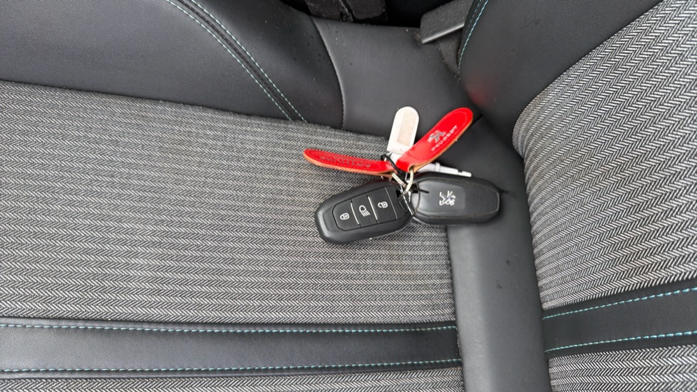 Peugeot 5008 1.5 BlueHDi Allure Premium 5dr Diesel Estate - Image 20