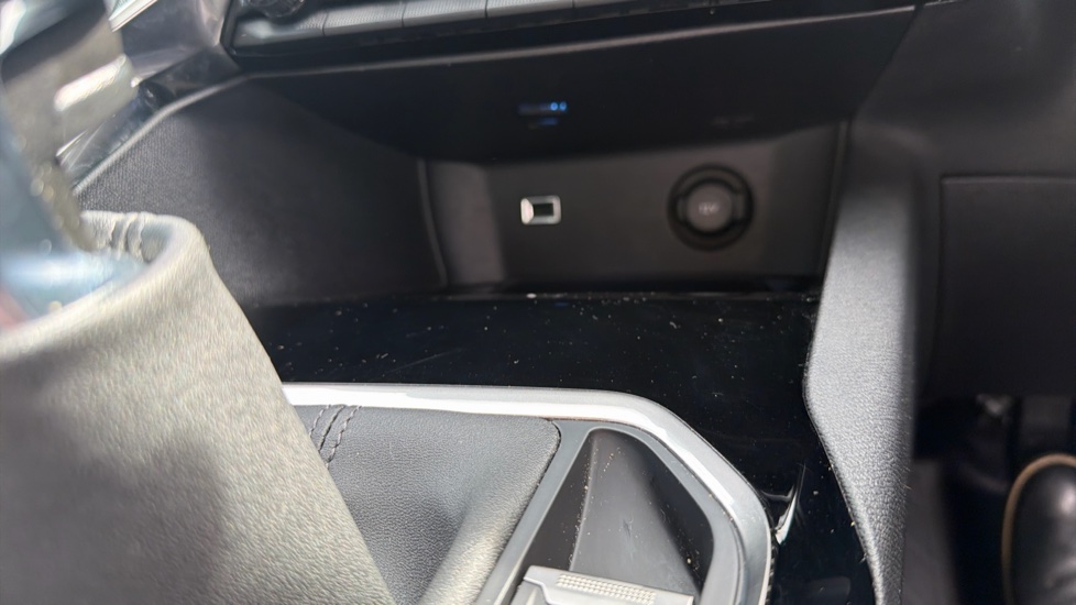 Peugeot 5008 1.5 BlueHDi Allure Premium 5dr Diesel Estate - Image 27