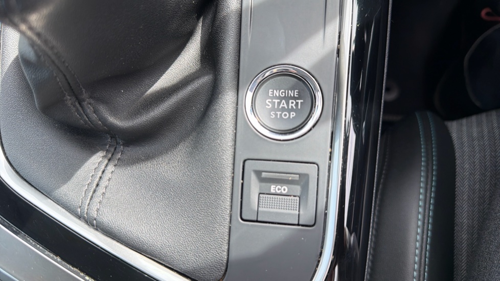 Peugeot 5008 1.5 BlueHDi Allure Premium 5dr Diesel Estate - Image 29