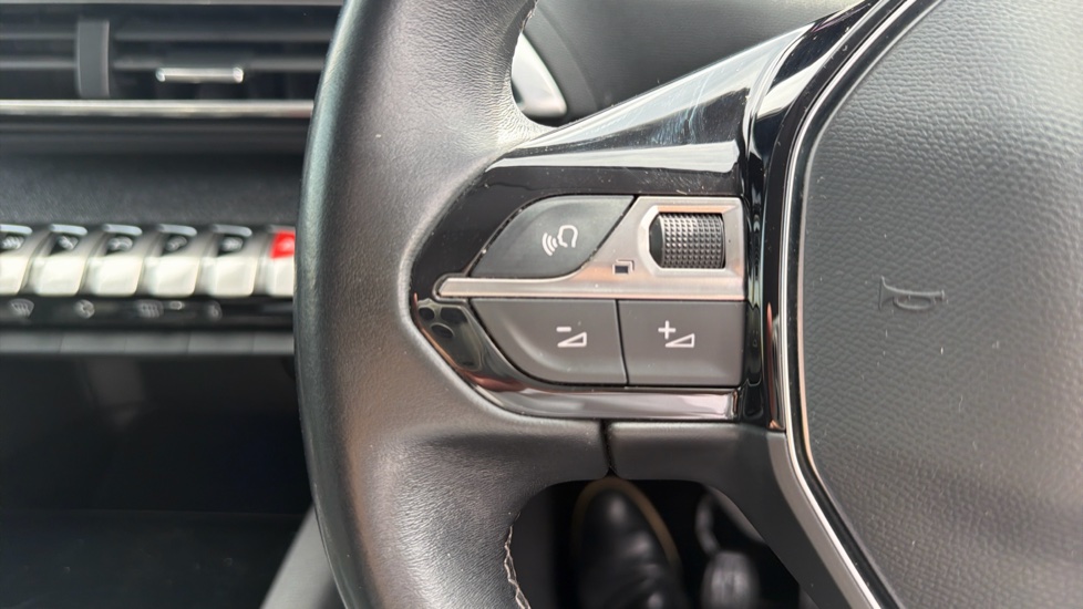 Peugeot 5008 1.5 BlueHDi Allure Premium 5dr Diesel Estate - Image 31