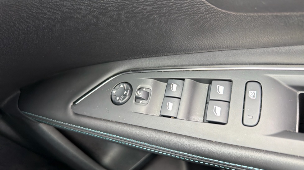 Peugeot 5008 1.5 BlueHDi Allure Premium 5dr Diesel Estate - Image 33