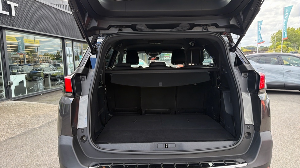 Peugeot 5008 1.5 BlueHDi Allure Premium+ 5dr EAT8 Diesel Estate - Image 4