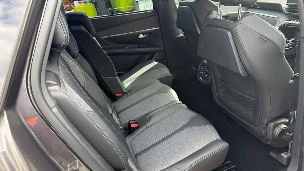Peugeot 5008 1.5 BlueHDi Allure Premium+ 5dr EAT8 Diesel Estate - Image 16
