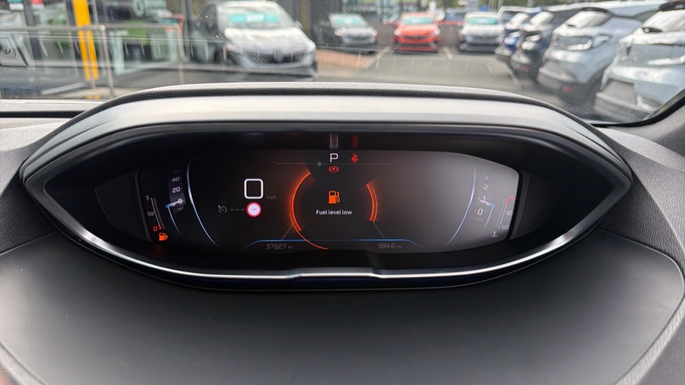 Peugeot 5008 1.5 BlueHDi Allure Premium+ 5dr EAT8 Diesel Estate - Image 18