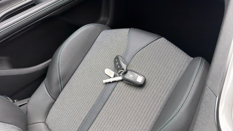 Peugeot 5008 1.5 BlueHDi Allure Premium+ 5dr EAT8 Diesel Estate - Image 20