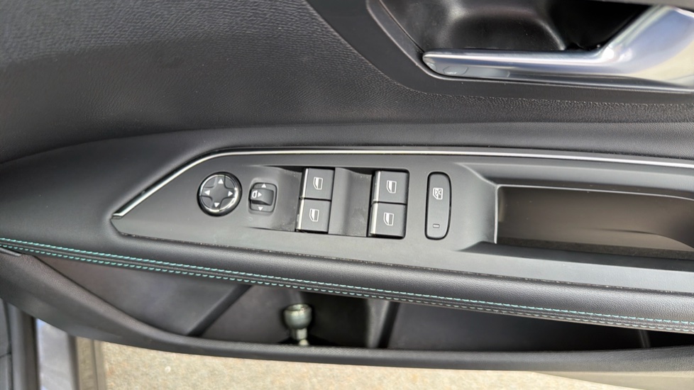 Peugeot 5008 1.5 BlueHDi Allure Premium+ 5dr EAT8 Diesel Estate - Image 22