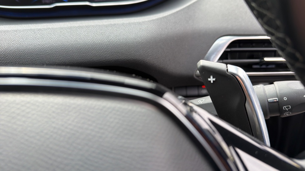 Peugeot 5008 1.5 BlueHDi Allure Premium+ 5dr EAT8 Diesel Estate - Image 25