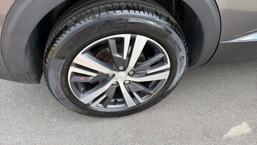 Peugeot 5008 1.5 BlueHDi Allure Premium+ 5dr EAT8 Diesel Estate - Image 33