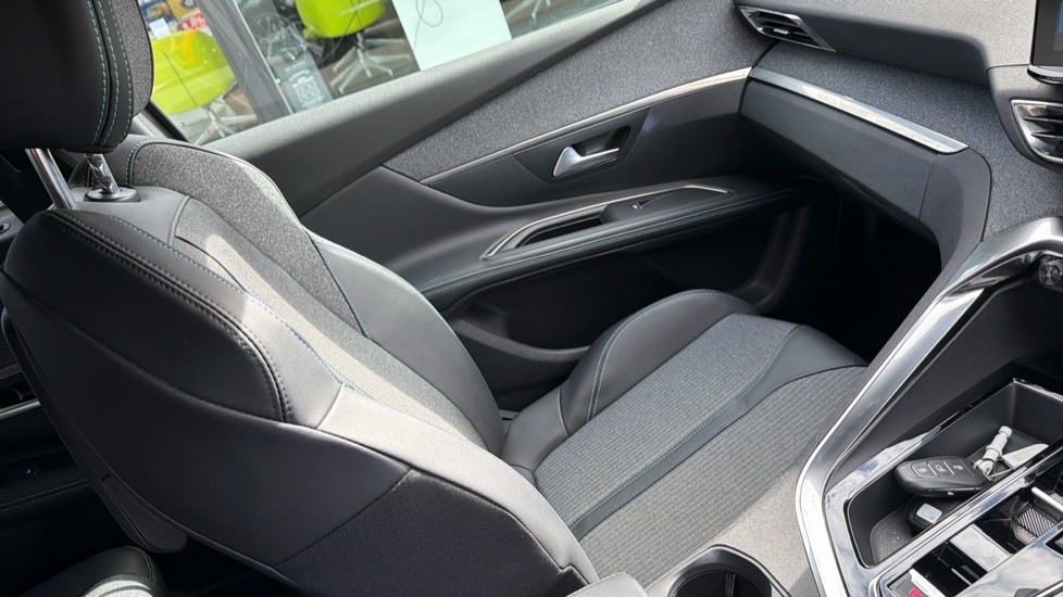 Peugeot 5008 1.5 BlueHDi Allure Premium+ 5dr EAT8 Diesel Estate - Image 36