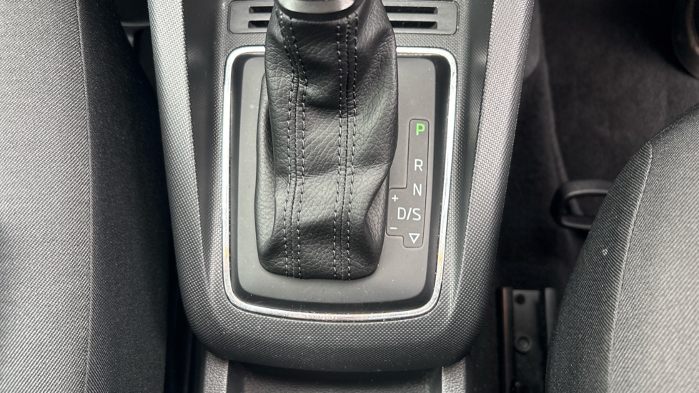 Skoda Fabia 1.0 TSI 110 SE L 5dr DSG Petrol Hatchback - Image 34