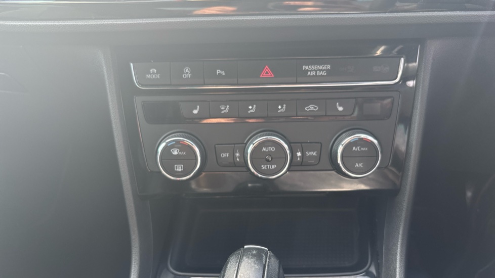 SEAT Leon 2.0 TDI 150 FR Black Edition [EZ] 5dr DSG Diesel Hatchback - Image 33