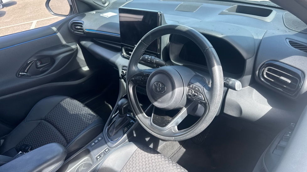 Toyota Yaris 1.5 Hybrid 130 Premiere Edition 5dr CVT Hybrid Hatchback - Image 11