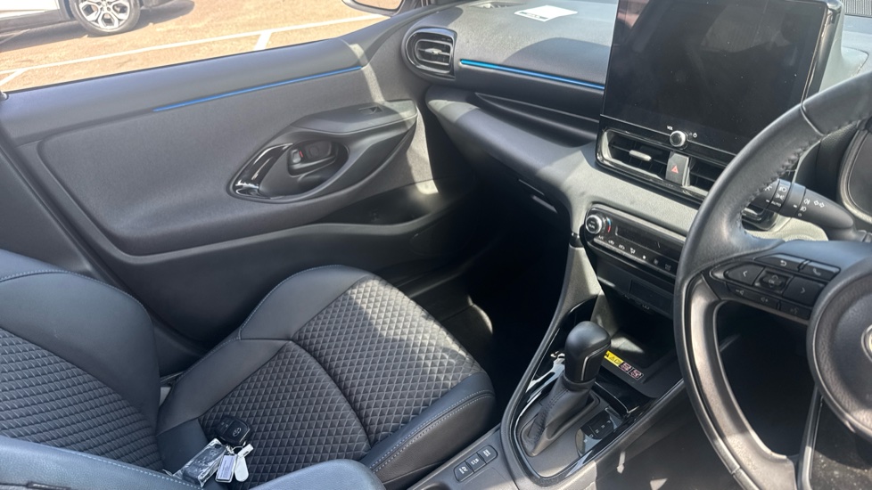 Toyota Yaris 1.5 Hybrid 130 Premiere Edition 5dr CVT Hybrid Hatchback - Image 14