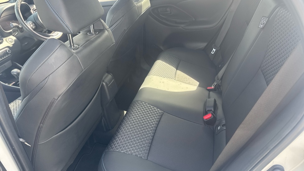 Toyota Yaris 1.5 Hybrid 130 Premiere Edition 5dr CVT Hybrid Hatchback - Image 16