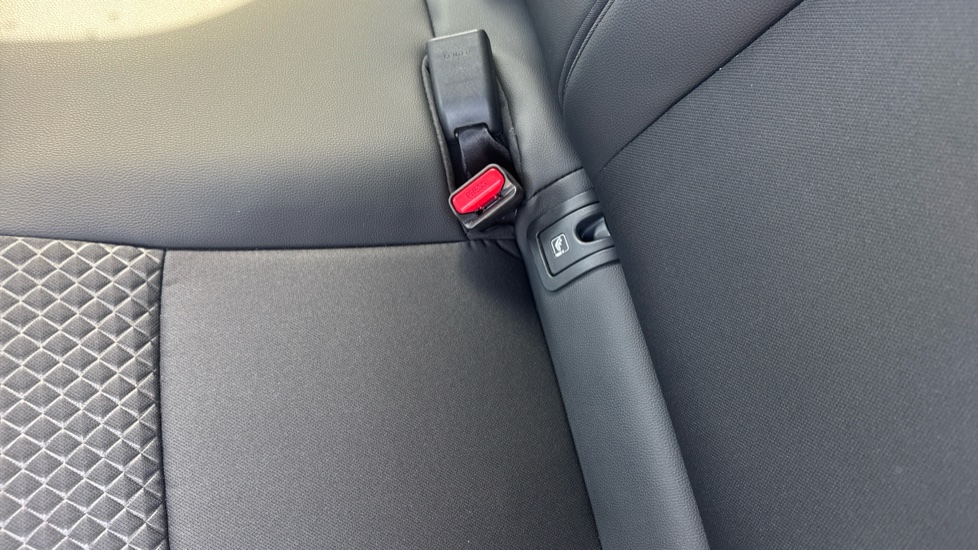 Toyota Yaris 1.5 Hybrid 130 Premiere Edition 5dr CVT Hybrid Hatchback - Image 17
