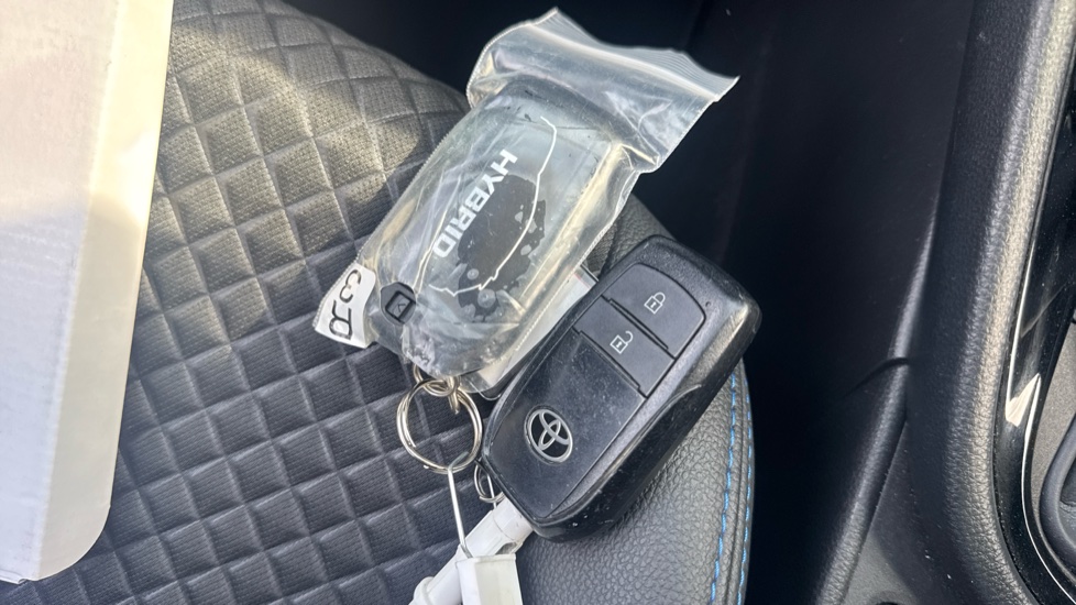 Toyota Yaris 1.5 Hybrid 130 Premiere Edition 5dr CVT Hybrid Hatchback - Image 20