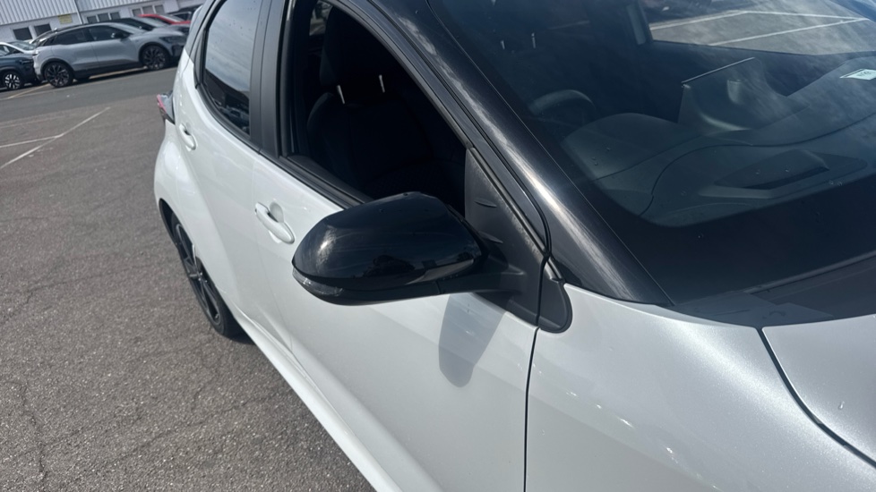 Toyota Yaris 1.5 Hybrid 130 Premiere Edition 5dr CVT Hybrid Hatchback - Image 24