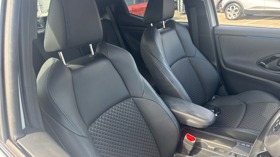 Toyota Yaris 1.5 Hybrid 130 Premiere Edition 5dr CVT Hybrid Hatchback - Image 26