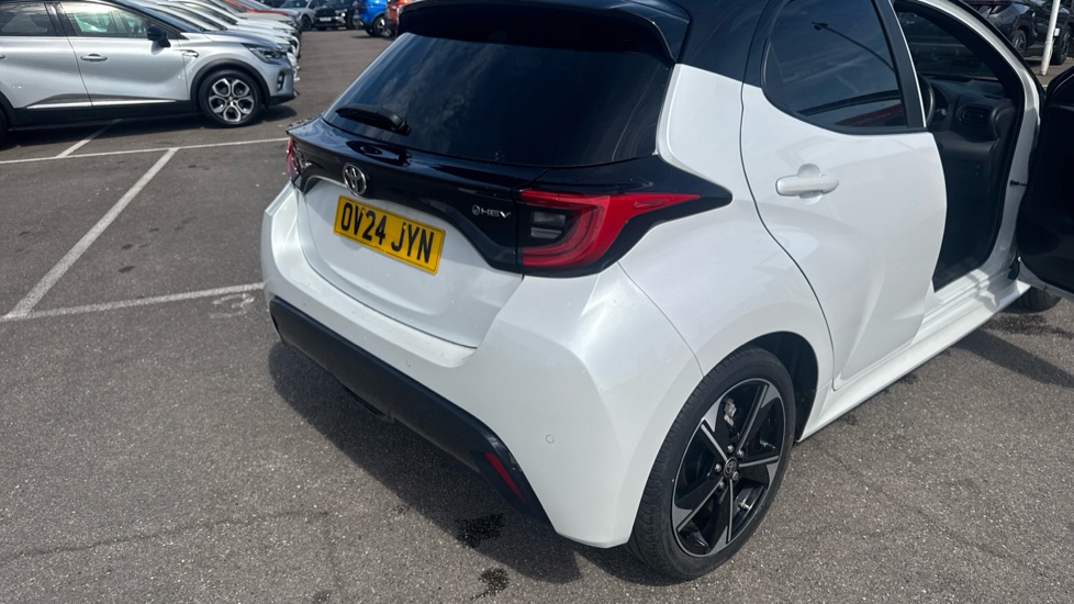 Toyota Yaris 1.5 Hybrid 130 Premiere Edition 5dr CVT Hybrid Hatchback - Image 28