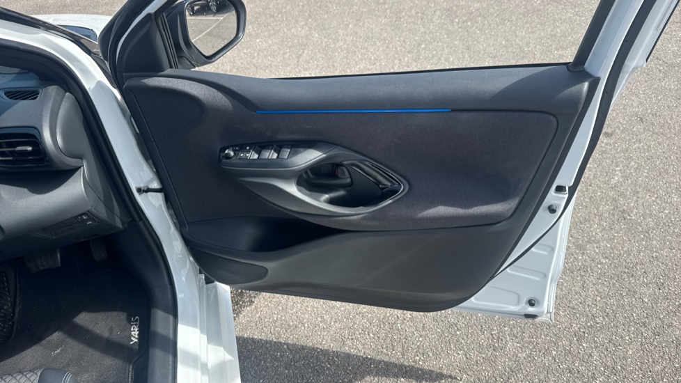 Toyota Yaris 1.5 Hybrid 130 Premiere Edition 5dr CVT Hybrid Hatchback - Image 30