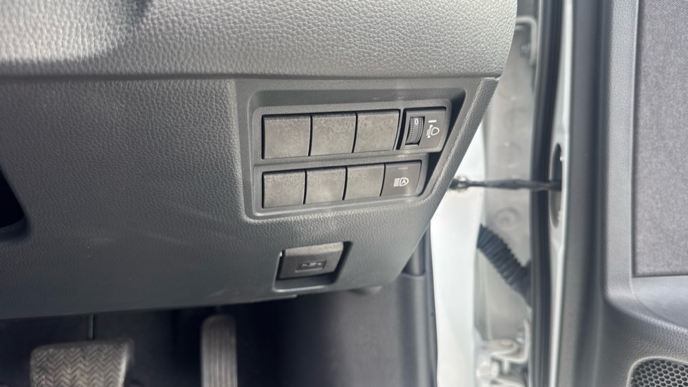 Toyota Yaris 1.5 Hybrid 130 Premiere Edition 5dr CVT Hybrid Hatchback - Image 33