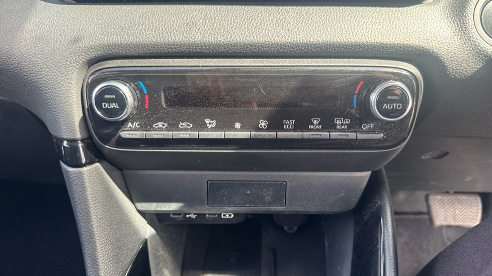 Toyota Yaris 1.5 Hybrid 130 Premiere Edition 5dr CVT Hybrid Hatchback - Image 34