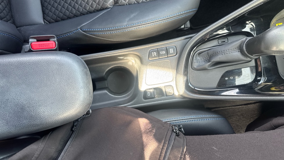 Toyota Yaris 1.5 Hybrid 130 Premiere Edition 5dr CVT Hybrid Hatchback - Image 37