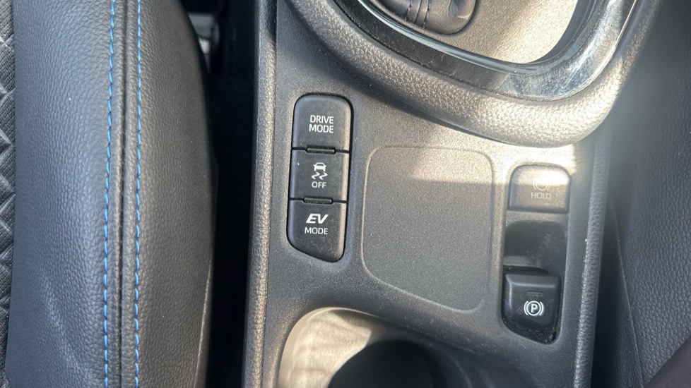 Toyota Yaris 1.5 Hybrid 130 Premiere Edition 5dr CVT Hybrid Hatchback - Image 39