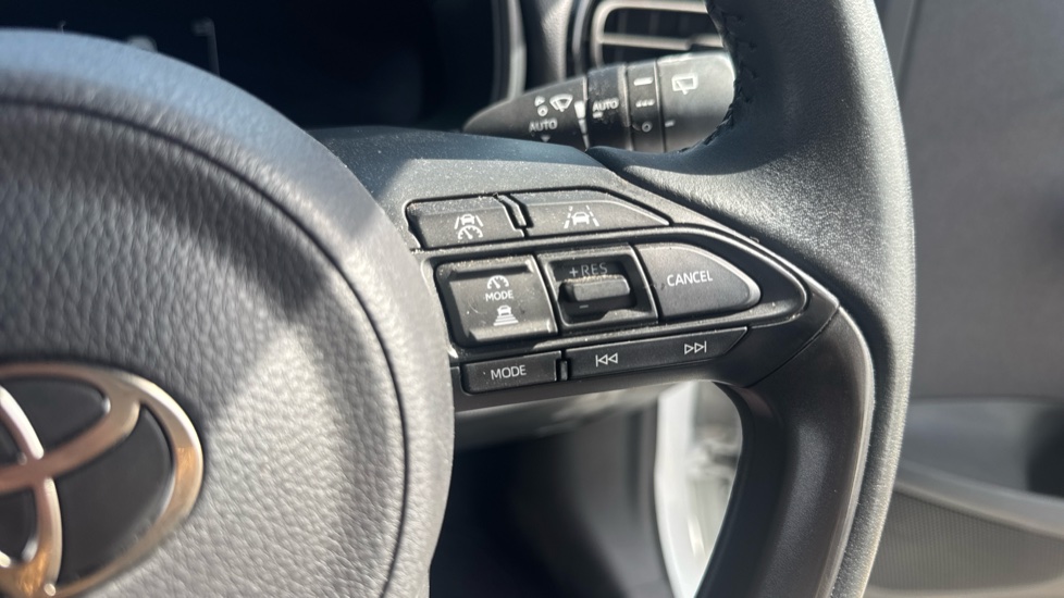 Toyota Yaris 1.5 Hybrid 130 Premiere Edition 5dr CVT Hybrid Hatchback - Image 42