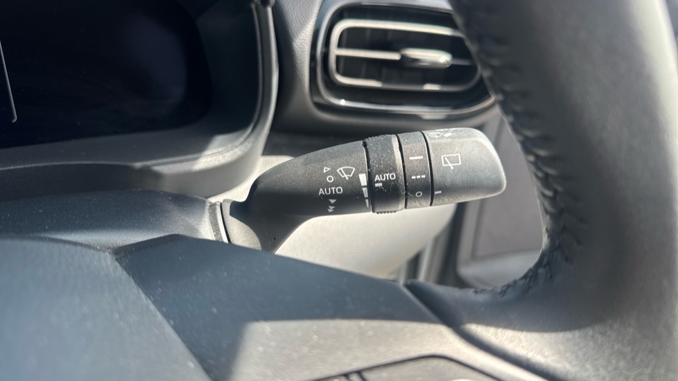 Toyota Yaris 1.5 Hybrid 130 Premiere Edition 5dr CVT Hybrid Hatchback - Image 43