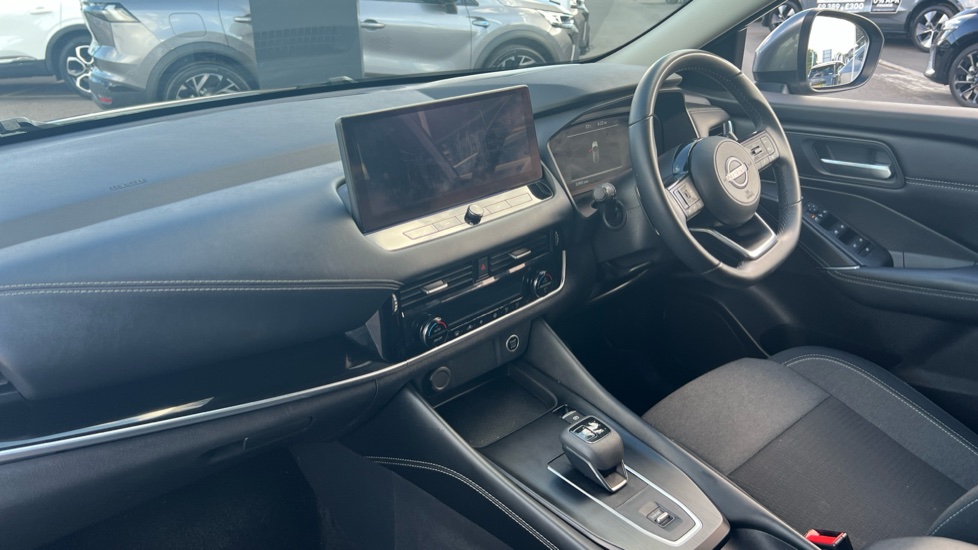 Nissan Qashqai 1.3 DiG-T MH 158 N-Connecta 5dr Xtronic Petrol Hatchback - Image 9