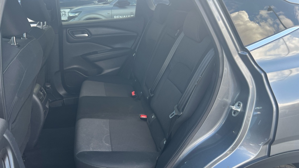 Nissan Qashqai 1.3 DiG-T MH 158 N-Connecta 5dr Xtronic Petrol Hatchback - Image 16