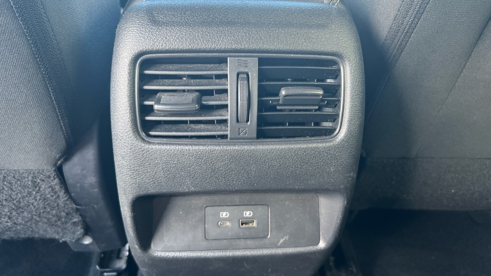 Nissan Qashqai 1.3 DiG-T MH 158 N-Connecta 5dr Xtronic Petrol Hatchback - Image 22
