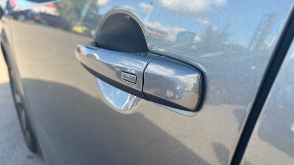 Nissan Qashqai 1.3 DiG-T MH 158 N-Connecta 5dr Xtronic Petrol Hatchback - Image 28