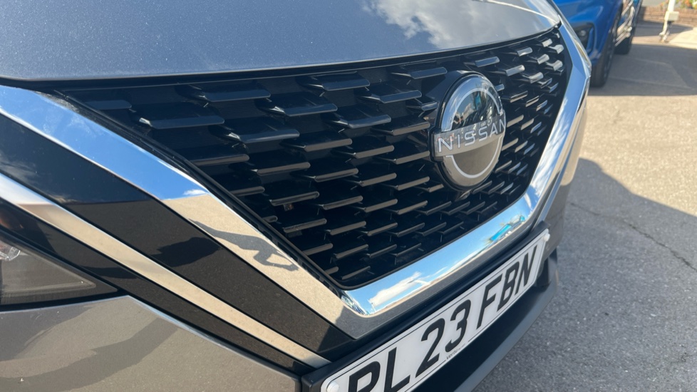 Nissan Qashqai 1.3 DiG-T MH 158 N-Connecta 5dr Xtronic Petrol Hatchback - Image 37