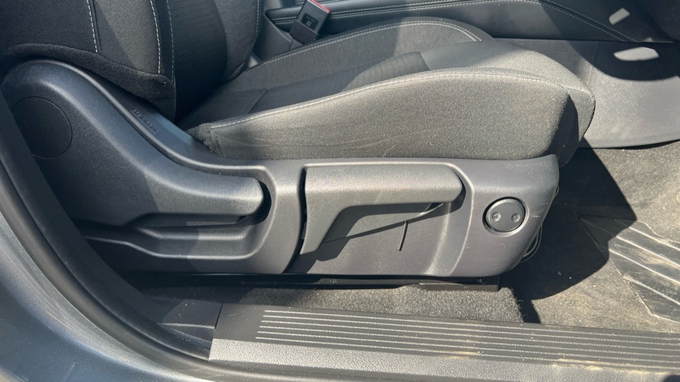 Nissan Qashqai 1.3 DiG-T MH 158 N-Connecta 5dr Xtronic Petrol Hatchback - Image 41