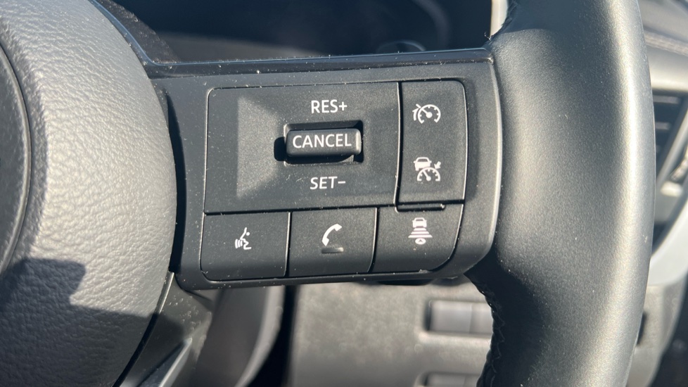Nissan Qashqai 1.3 DiG-T MH 158 N-Connecta 5dr Xtronic Petrol Hatchback - Image 43