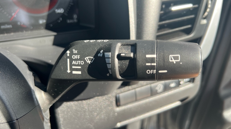Nissan Qashqai 1.3 DiG-T MH 158 N-Connecta 5dr Xtronic Petrol Hatchback - Image 46